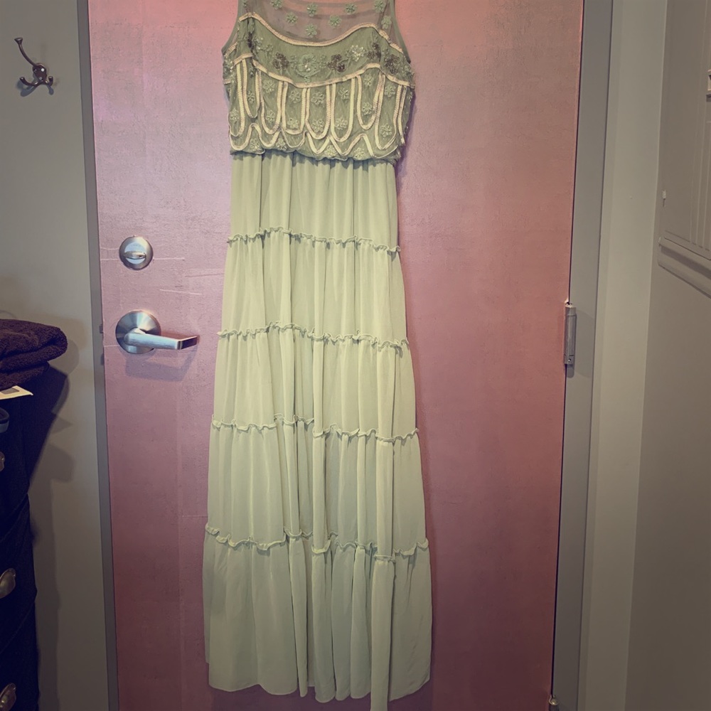 Lovely spring dress!